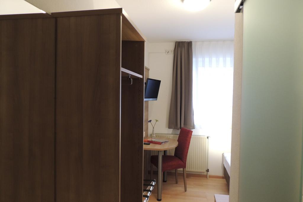 Hotel-Gasthof Neue Post Leutershausen  객실 사진