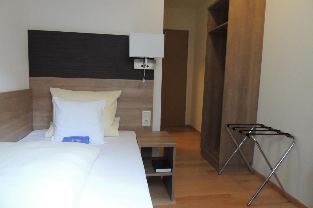 Hotel-Gasthof Neue Post Leutershausen  객실 사진