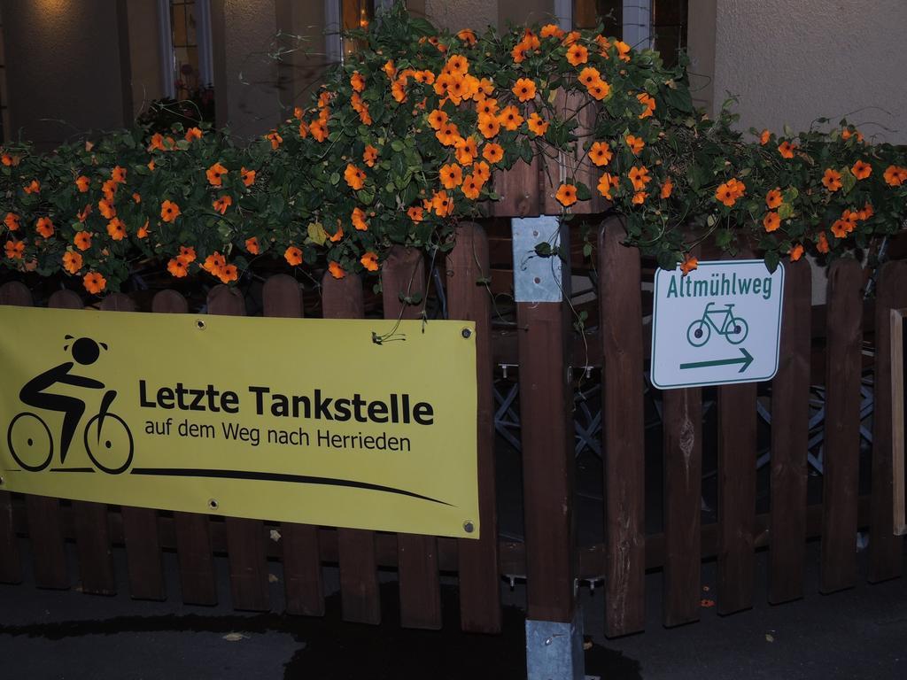 Hotel-Gasthof Neue Post Leutershausen  외부 사진
