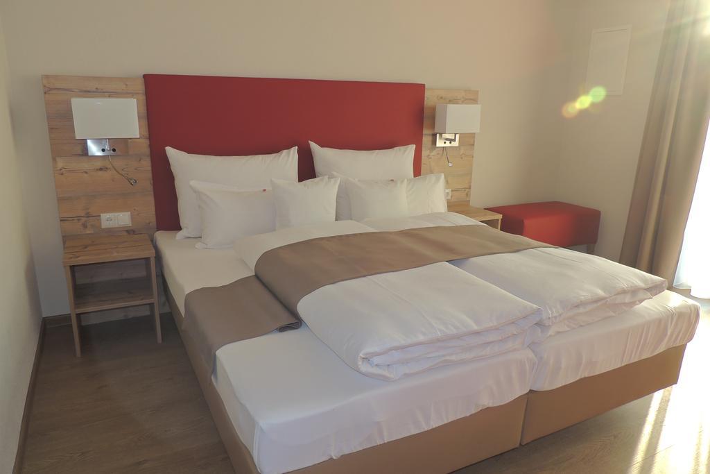 Hotel-Gasthof Neue Post Leutershausen  외부 사진