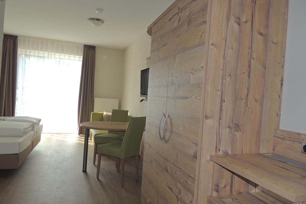 Hotel-Gasthof Neue Post Leutershausen  외부 사진