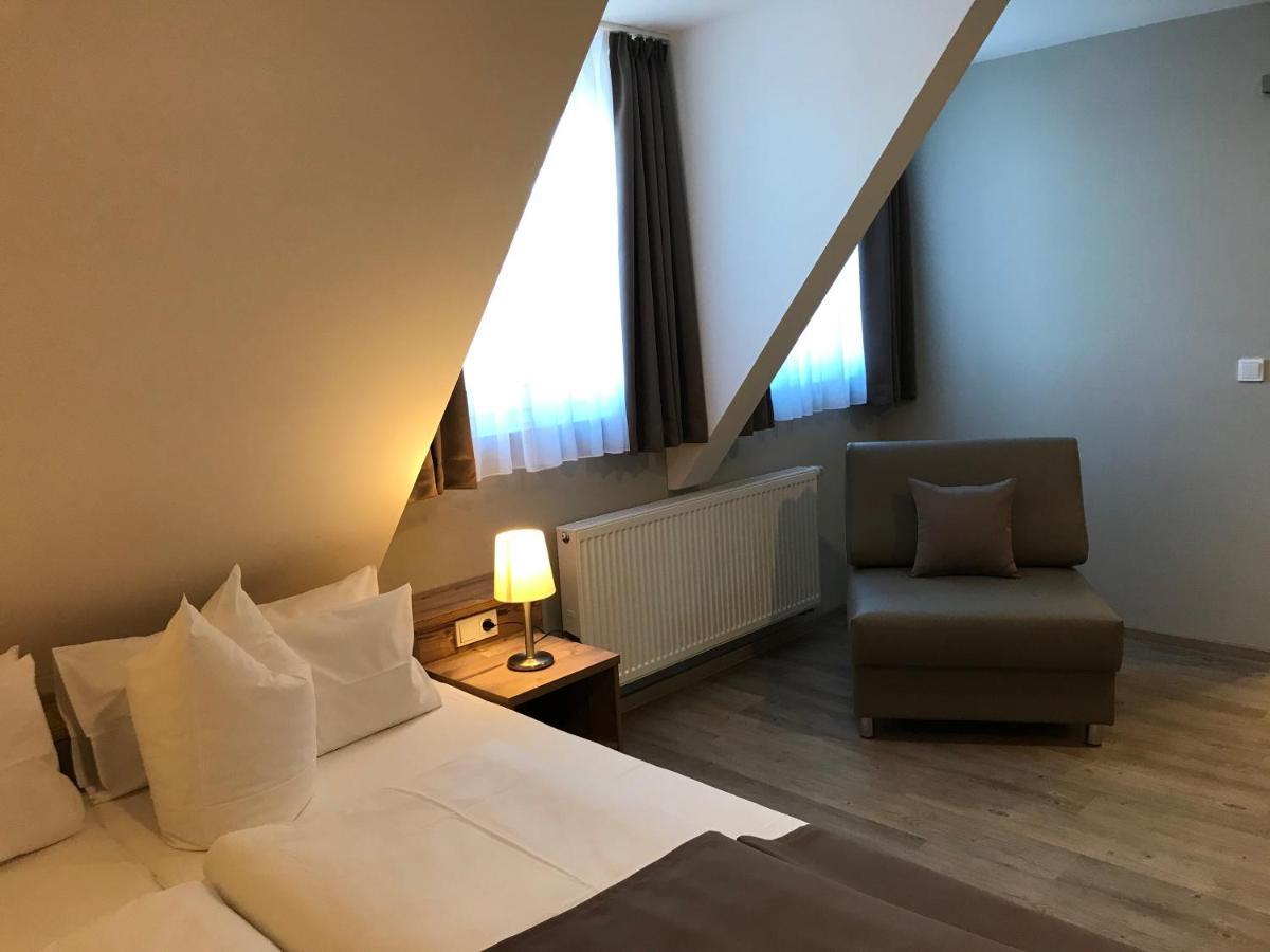 Hotel-Gasthof Neue Post Leutershausen  외부 사진